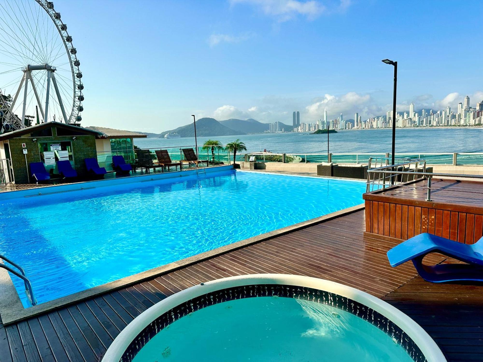 Roda Gigante, Garagem E Piscina Balneario Camboriu Dış mekan fotoğraf