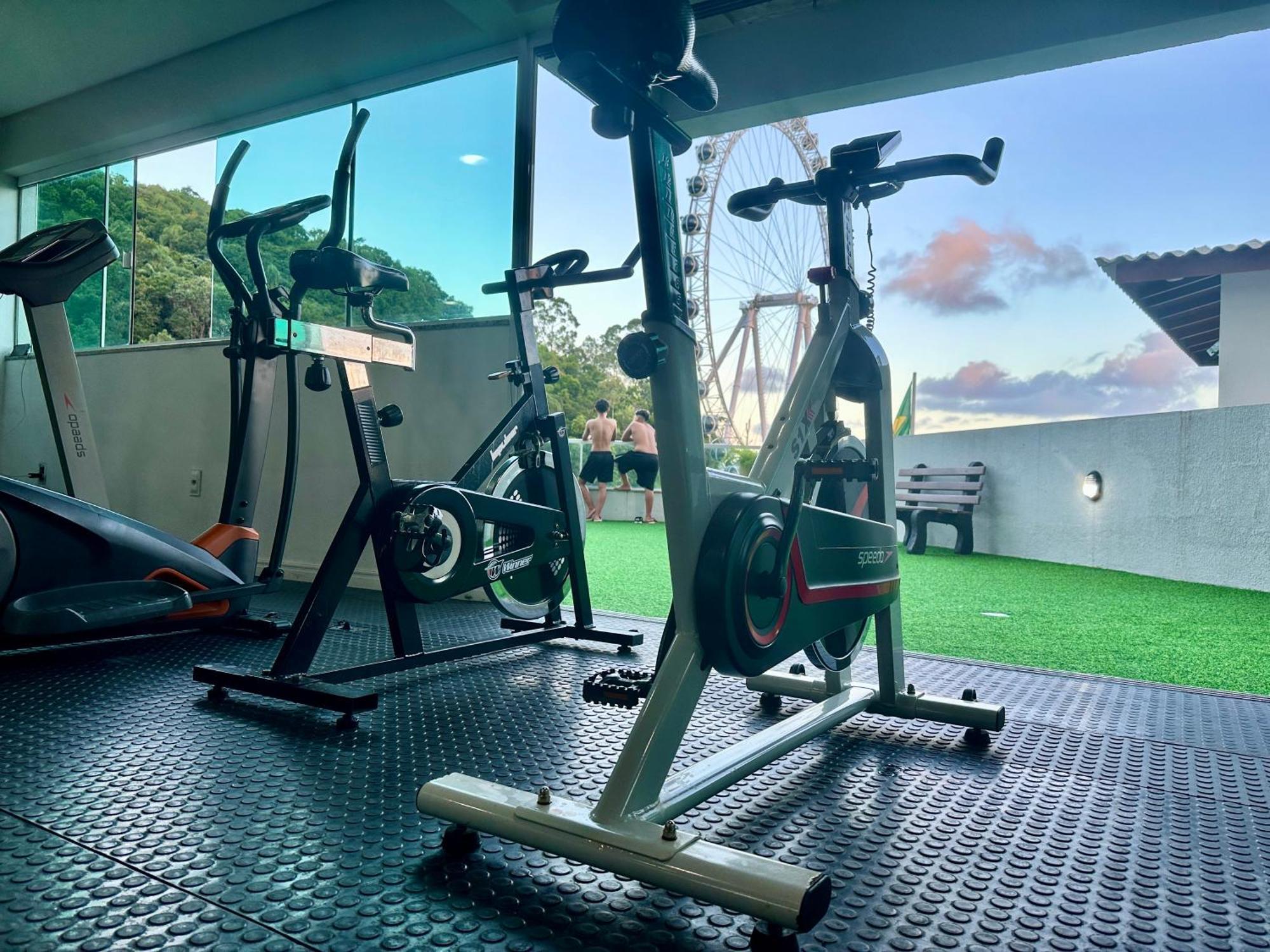 Roda Gigante, Garagem E Piscina Balneario Camboriu Dış mekan fotoğraf