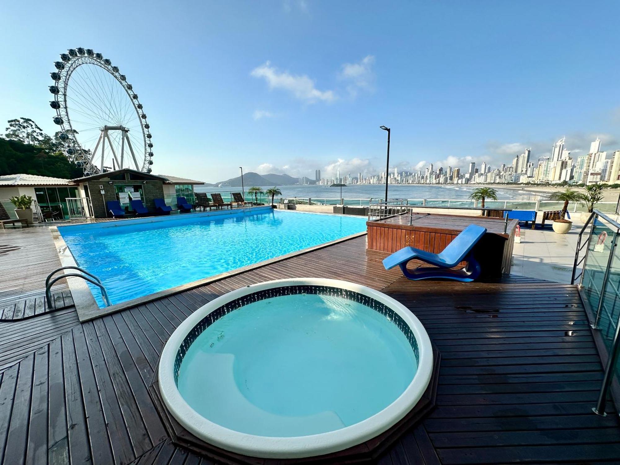 Roda Gigante, Garagem E Piscina Balneario Camboriu Dış mekan fotoğraf